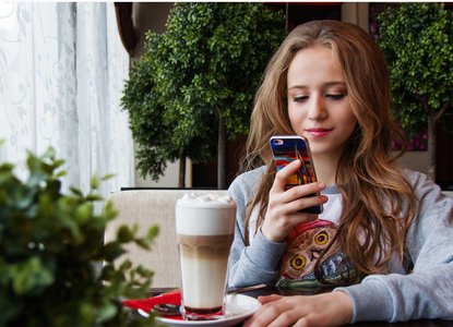 girl-texting-on-phone.jpg