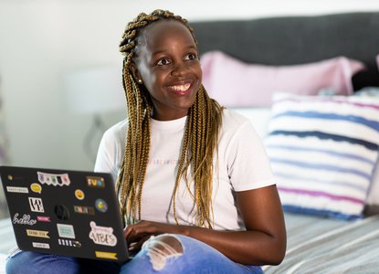 Woman volunteering for Shout 85258 text service