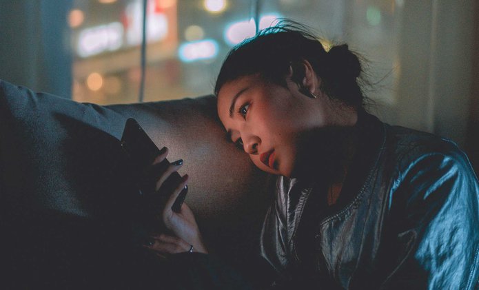 Shout_girlonphoneatnight.jpg