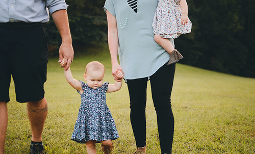 parents-baby-toddler-walk.png