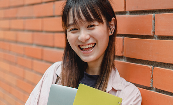 Teenagegirl_smiling.png